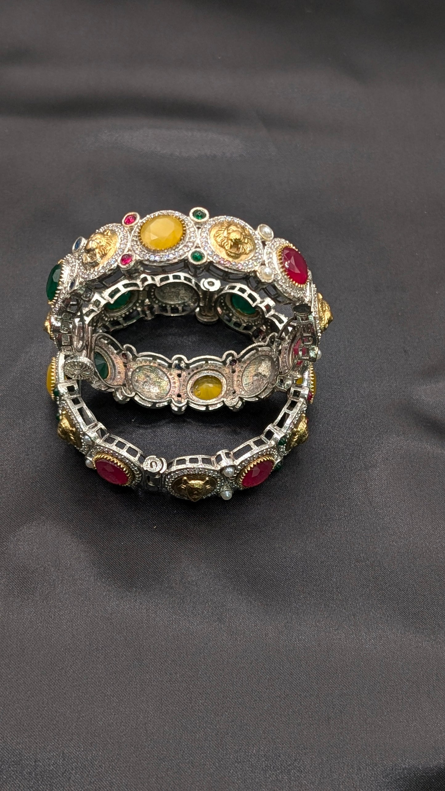 Divyanshi Doublet Bangle Set