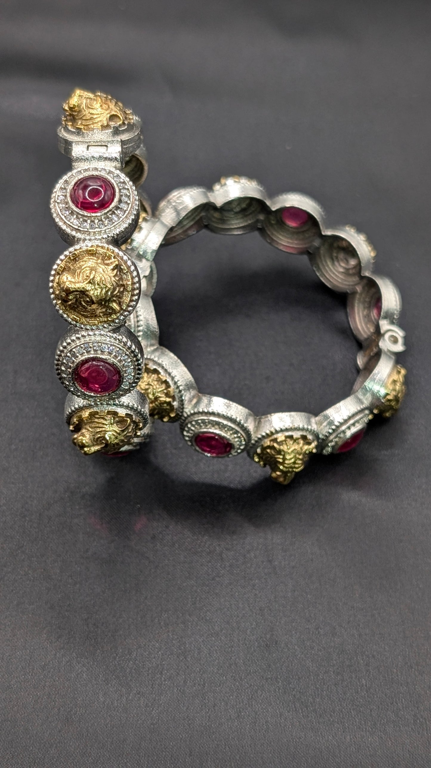 Divyanshi Doublet Bangle Set