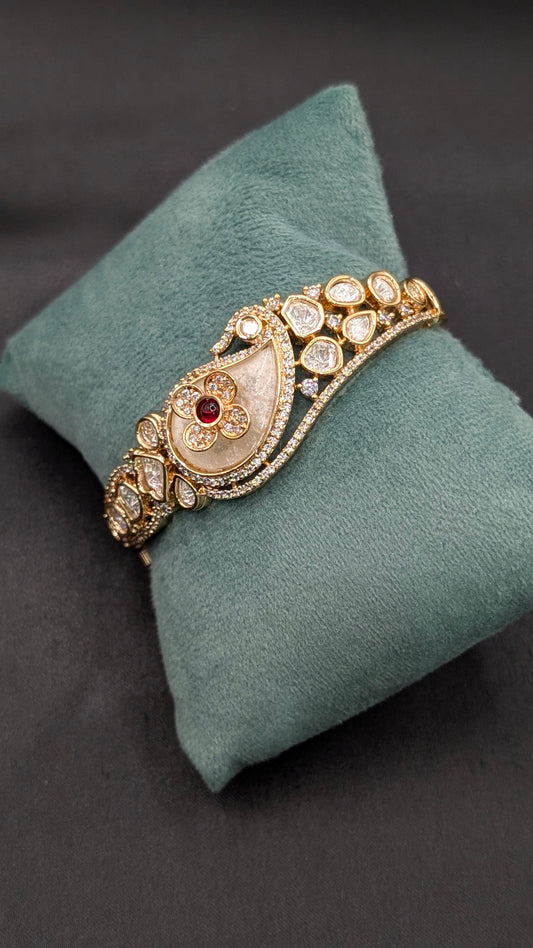 Diya Mother of Pearl Kundan Bracelet