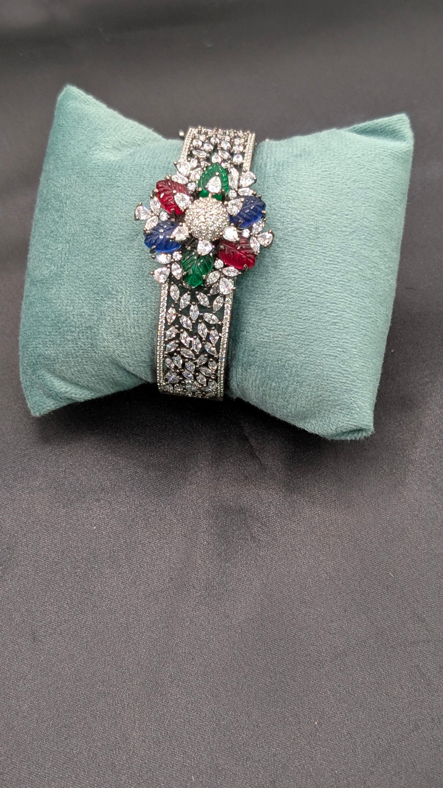 Yashvi Nanosetting and Uncut Diamond Bracelet