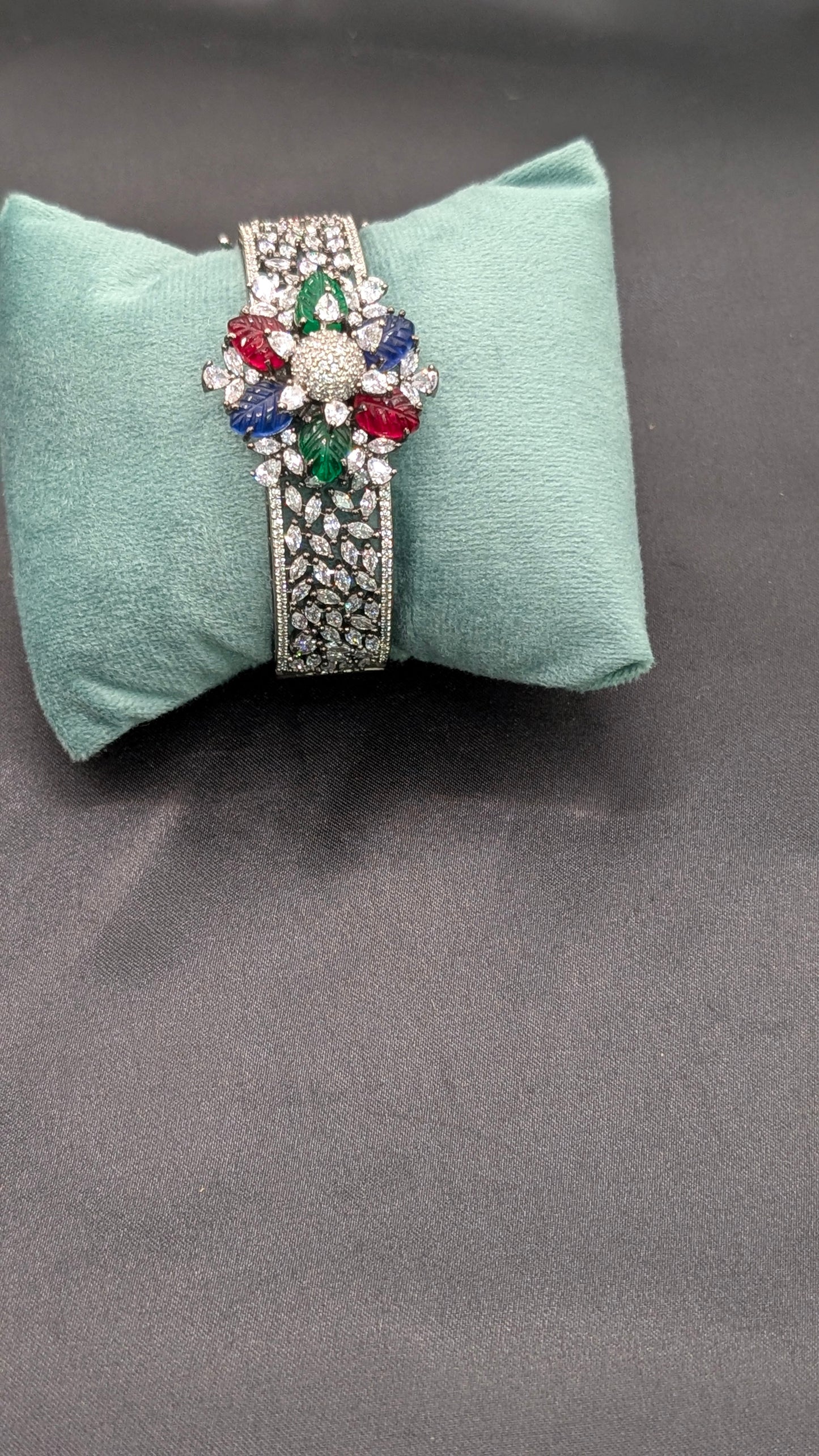 Yashvi Nanosetting and Uncut Diamond Bracelet