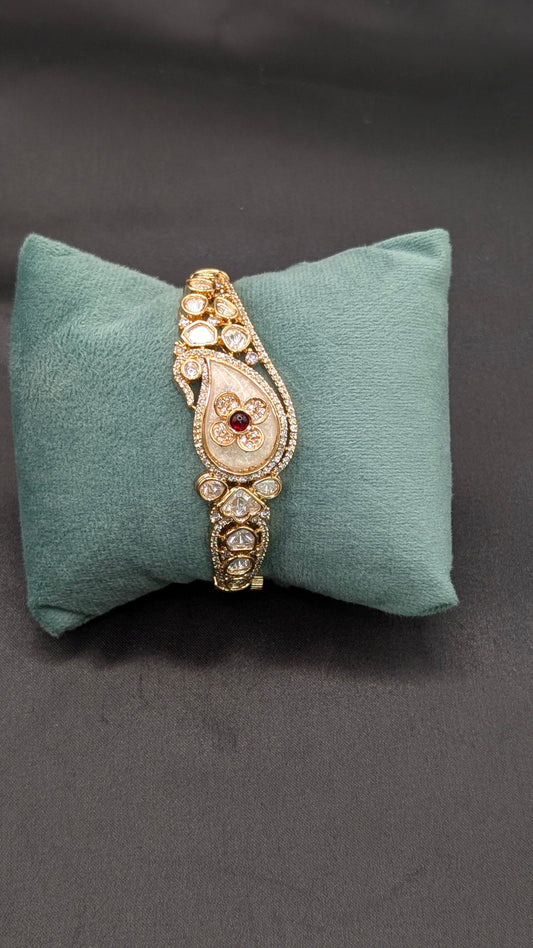 Diya Mother of Pearl Kundan Bracelet